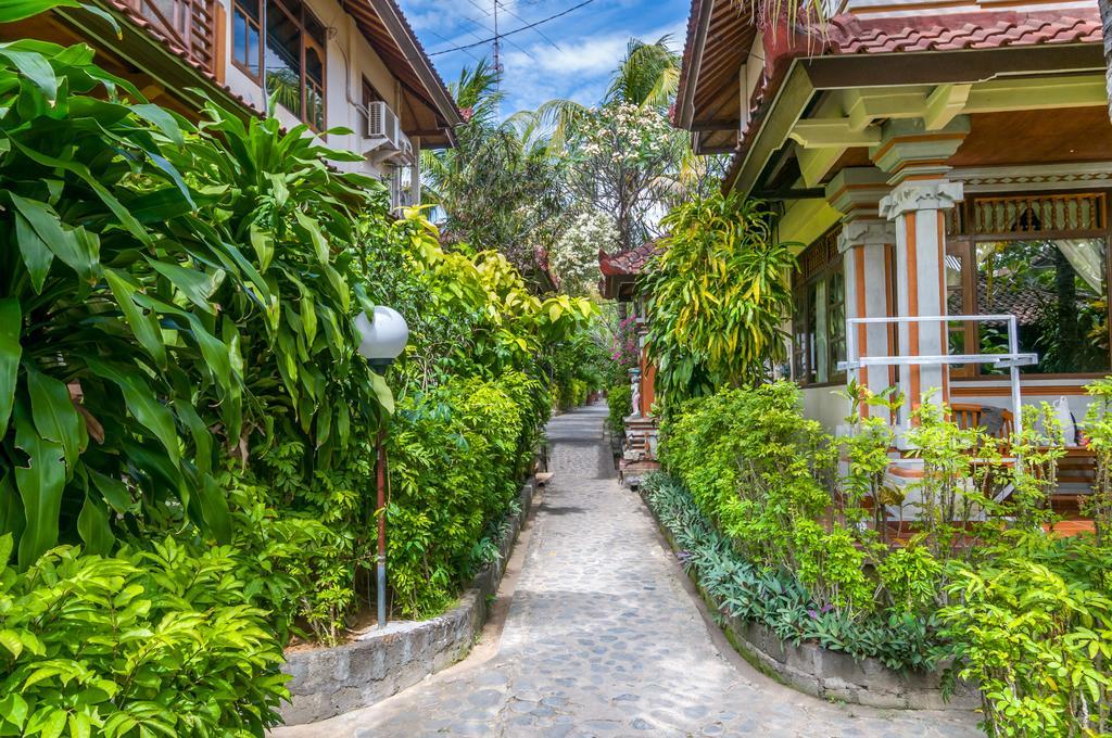 Paradise Palm Beach Bungalows And Dive Center Tulamben Exteriér fotografie