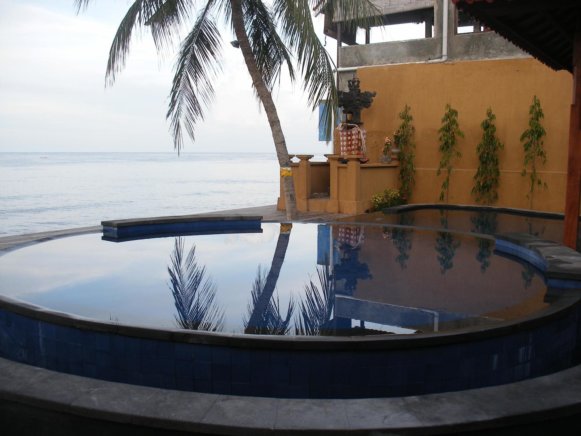 Paradise Palm Beach Bungalows And Dive Center Tulamben Exteriér fotografie