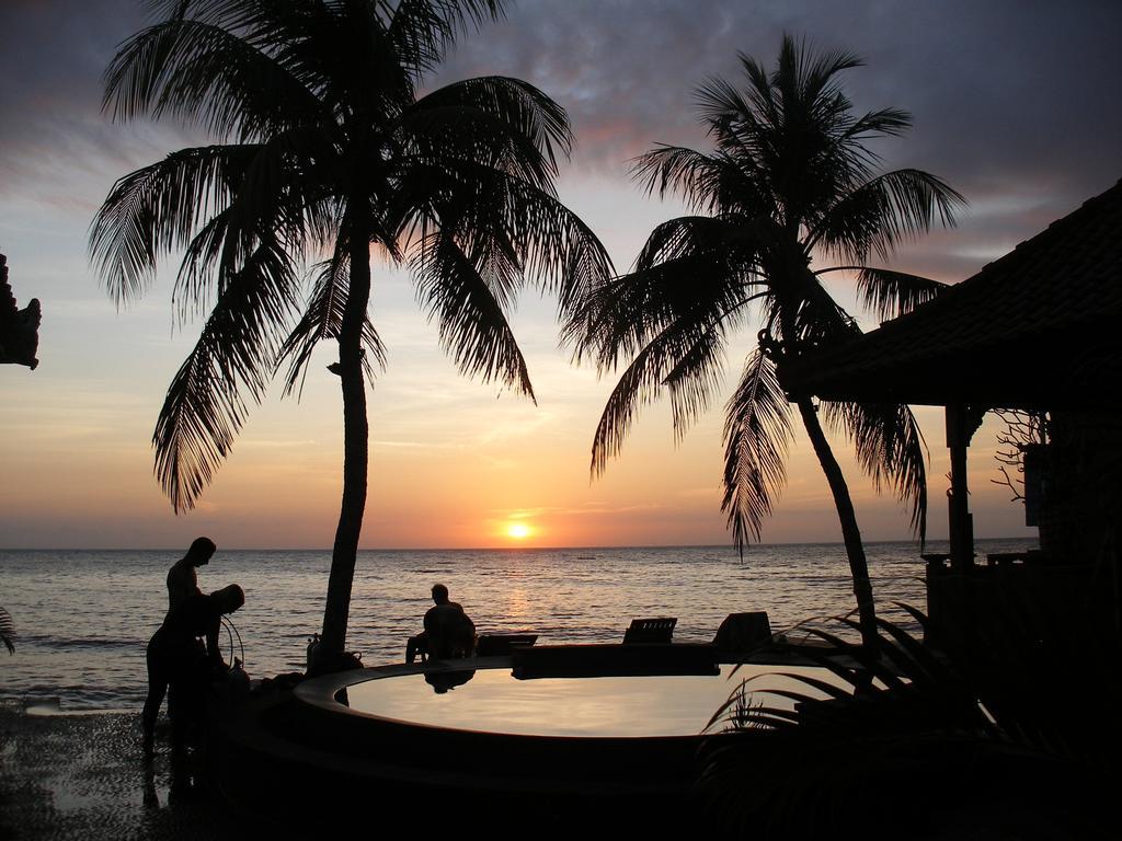 Paradise Palm Beach Bungalows And Dive Center Tulamben Exteriér fotografie